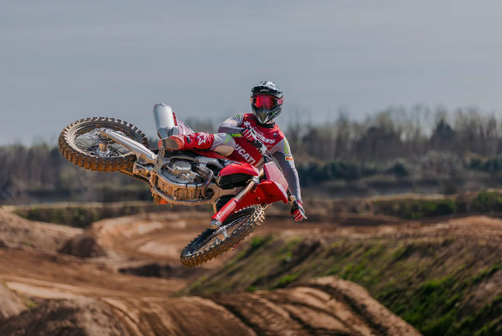 Ducati Desmo450 MX 2026: Conheça nova moto de trilhas